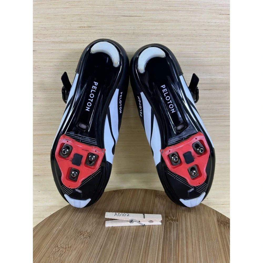 Peloton indoor cycling